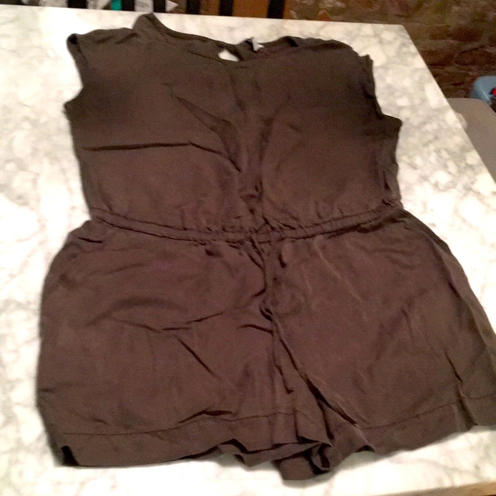 Olive Daily Ritual Tencel romper size 10